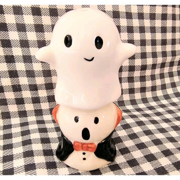 Halloween Ghosts Mini Salt and Pepper Shakers, Dracula Cutie Boo Ghosties, NEW - Picture 4 of 8